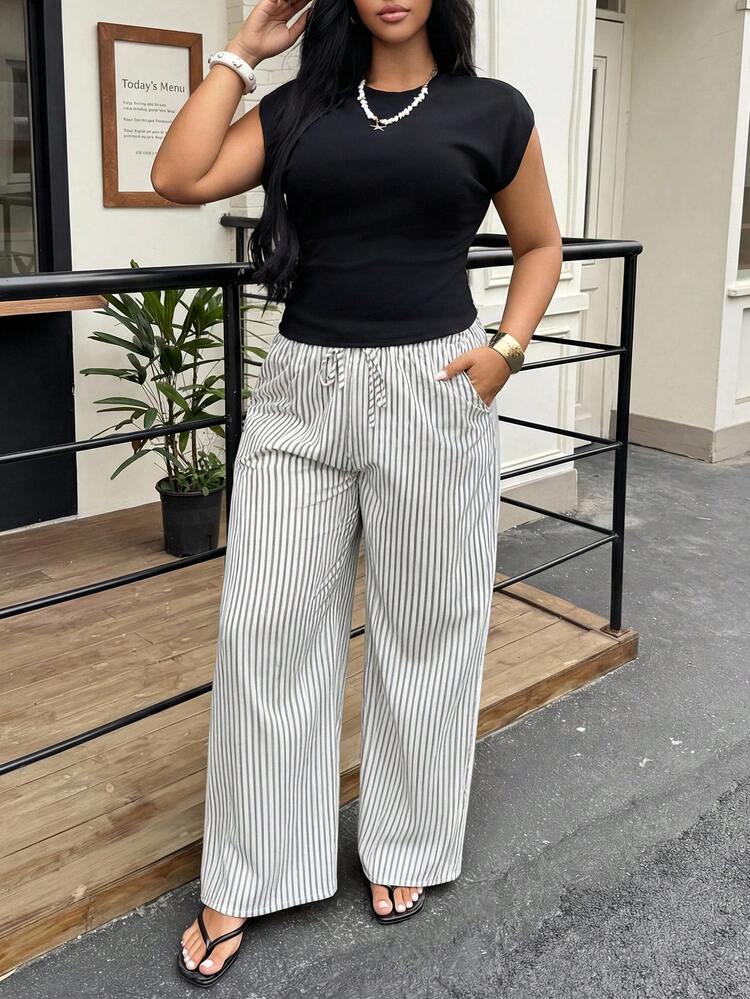 Dazy Plus 2pcs/Set Casual Solid Color Fitted Short Sleeve Black Top T-Shirt & Striped Elastic Waist Loose Long Pants, Plus Size Women Spring/Summer Lounge Sets For Women