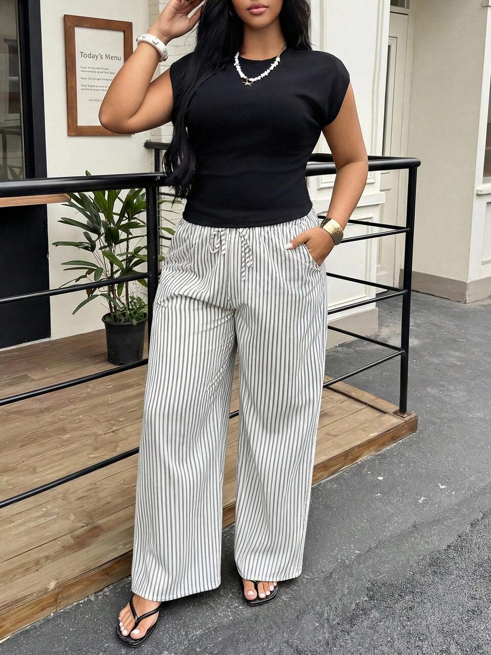 Dazy Plus 2pcs/Set Plus Size Women's Smart Casual Black And White Summer Vacation Lounge Sets,Fitted Short Sleeve T-Shirt Striped Elastic Waist Loose Long Pants
