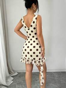 Nuevo vestido mini de primavera/verano para mujer, con diseño de malla y parches, elástico, con estampado floral 3D de unicolor, escote en V profundo, busto fruncido, cintura ceñida, abertura alta con volantes en el bajo, espalda descubierta, elegante y sexy para fiestas, vacaciones y citas - Amarillo - Ver 4