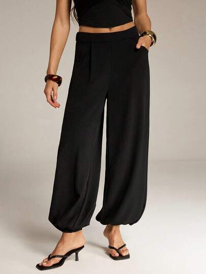 SHEIN Tall Gợi ý phối đồ với quần, quần jogger dài màu đen chất liệu vải dệt, kiểu dáng thường ngày dành cho nữ, họa tiết trơn và điểm nhấn là khóa kéo.
