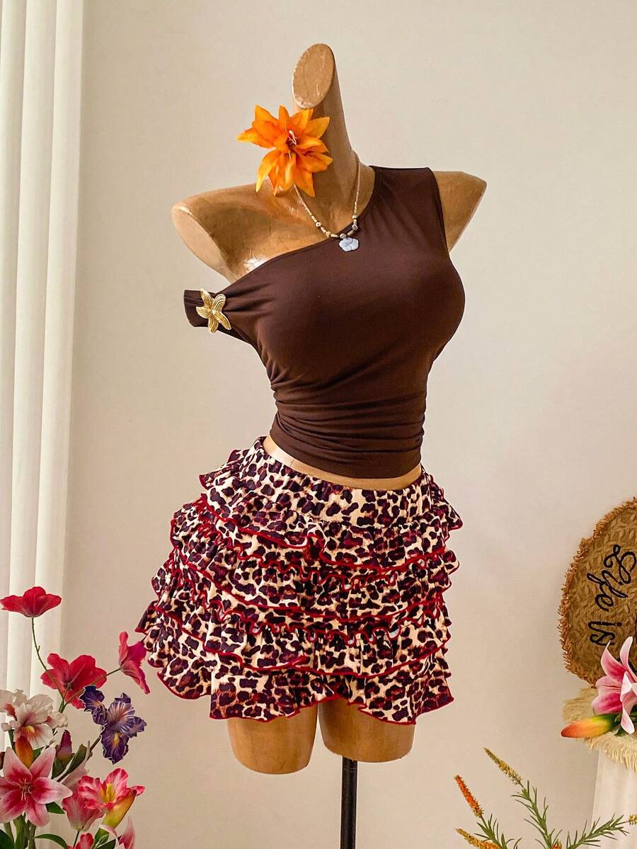 Soleia Set da 2 pezzi con top a colletto asimmetrico in colore unito e pantaloncini con stampa leopardata, taglie comode