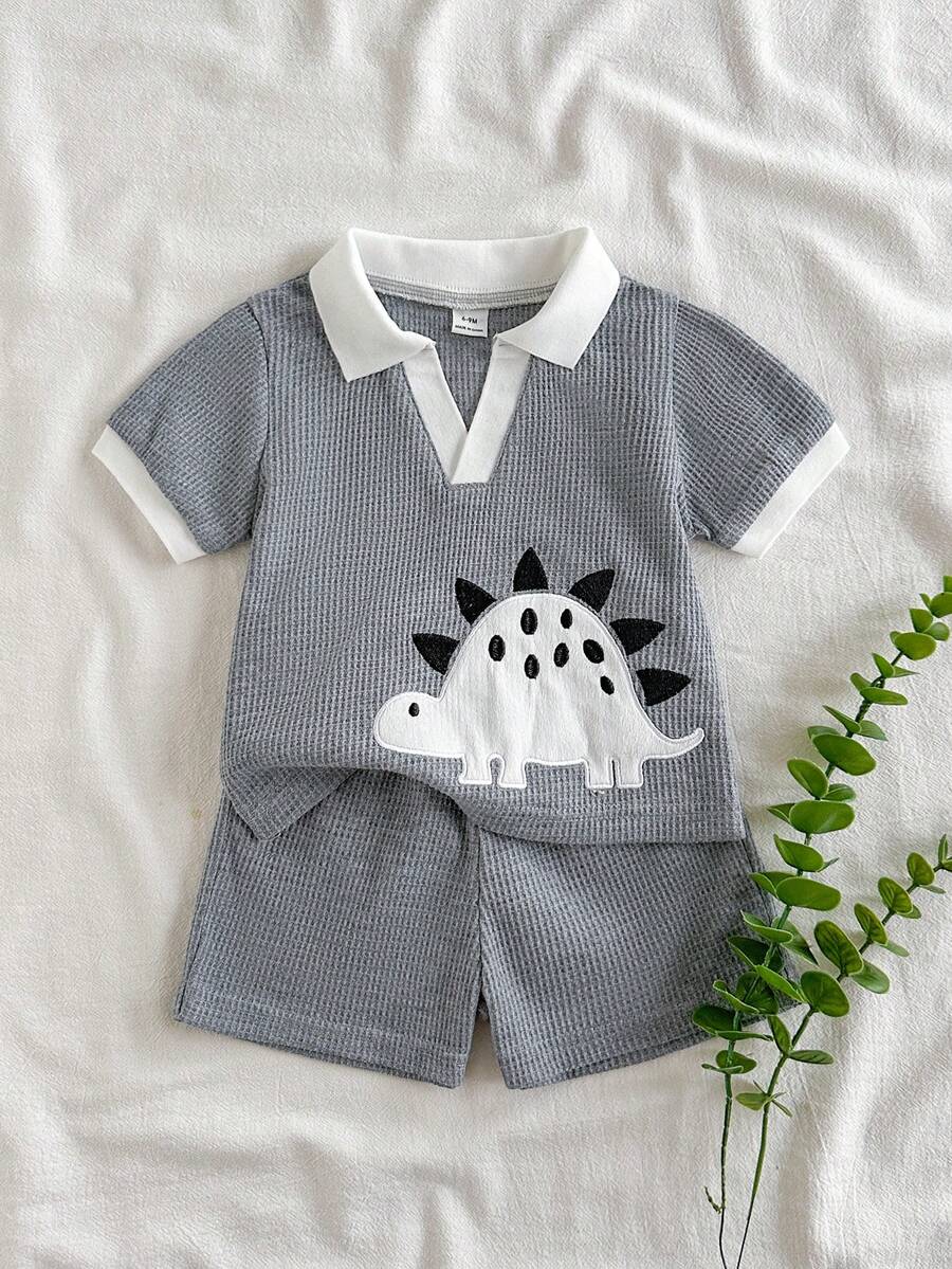 SHEIN Vintaside Kids 男婴休闲酷炫恐龙刺绣撞色领短袖短裤套装，2件套，宽松舒适，适合日常外出、学校活动、家庭聚会、户外玩耍、拍照、夏季穿着。