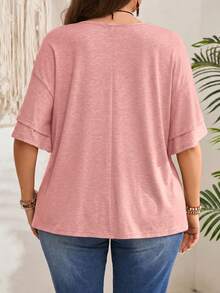 EMERY ROSE Camiseta casual de talla grande con cuello en V y mangas con volantes de unicolor - Rosa - Ver 2