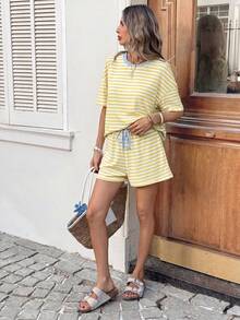 SHEIN LUNE Bộ đồ nữ thường ngày kẻ sọc phối màu, thích hợp cho kỳ nghỉ hè, đi làm, gồm áo thun ngắn tay và quần short. - Màu vàng - Xem 5