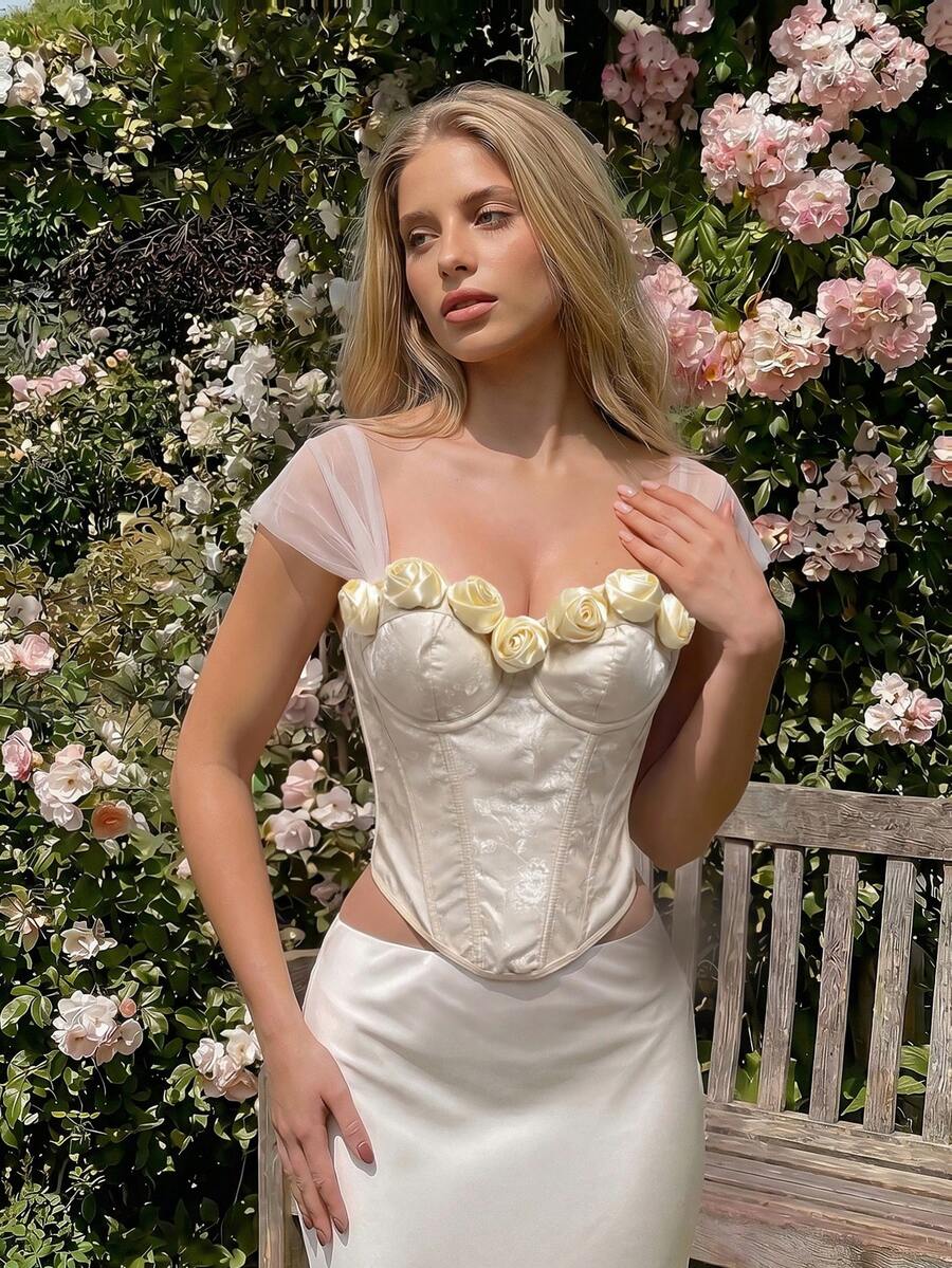 SHEIN 女士3D立体花卉装饰斜肩休闲百搭约会外出上衣 - 杏色 - 查看 1