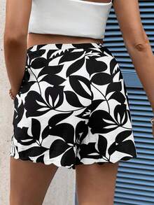 SHEIN Quần short casual họa tiết cây cỏ, túi, thích hợp cho kỳ nghỉ bà bầu. - Đen và trắng - Xem 2