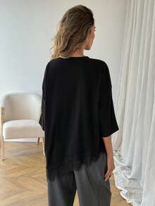 SHEIN PETITE CURVE 女款大尺碼黑色蕾絲拼接T恤，小個子寬鬆上衣，夏季休閒日常百搭度假假日穿搭 - 黑色 - 查看 2