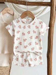 SHEIN Vintaside Kids Abygirl 嬰兒女童白色可愛夏季家庭套裝 花卉印花圓領短袖 T 恤與休閒短褲套裝 時尚嬰兒女童服飾 - 杏色 - 查看 7