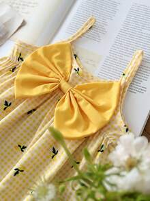 SHEIN 女嬰夏季洋裝 可愛淡黃色與白色格紋花卉無袖梭織洋裝 附3D蝴蝶結裝飾 適合度假 生日派對與日常穿著 - 黃色 - 查看 6