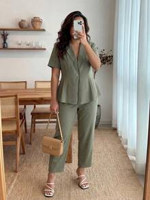 Enliva Bộ đồ nữ cỡ lớn màu trơn, cổ áo họa tiết chấm bi, tay ngắn, cài cúc đơn, gồm áo sơ mi và quần, kiểu dáng thanh lịch 2 mảnh, thích hợp cho mùa hè, trang phục công sở, bộ đồ hè, quần áo đi làm, trang phục mùa xuân, bộ đồ màu xanh lá cây trang trọng, bộ đồ mùa xuân cho nữ. - màu xanh lá - Xem 4