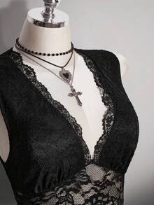 SHEIN ICON 大尺碼V領交叉下擺蕾絲貼身洋裝，Y2K哥德復古喇叭袖蕾絲洋裝，黑色夏季夜出門穿搭 - 黑色 - 查看 4