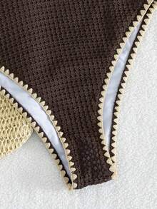 na pieza para mujer, de color marrón oscuro con textura y ribete de ganchillo beige, con cuello halter, espalda con lazos y corte alto, estilo vintage para playa y resort, primavera y Pascua - Marrón - Ver 8
