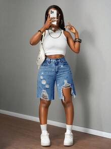 SHEIN PETITE CURVE Shorts vaqueros de tiro alto con efecto desgastado y strass para mujer talla grande, conjuntos de fiesta casuales de verano estilo Y2K, shorts vaqueros sueltos y rectos de moda desgastada para el verano talla grande - Azul lavado medio - Ver 5