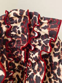 Soleia Set da 2 pezzi con top a colletto asimmetrico in colore unito e pantaloncini con stampa leopardata, taglie comode - Multicolore - Visualizzare 8
