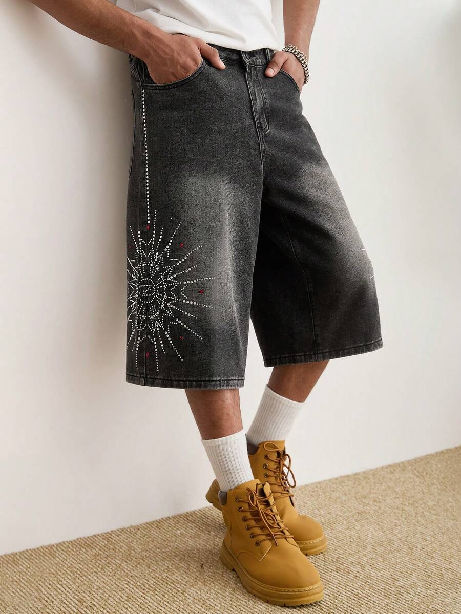 Manfinity EMRG 男士休闲蜘蛛网水钻装饰牛仔短裤，夏季 - 黑色 - 查看 1