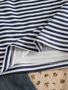 Ce gilet pour les préadolescentes présente des rayures bleu marine avec des décorations de boutons blancs. Conçu dans un style décontracté et minimaliste, il crée un look à la mode et est idéal pour les voyages, le port quotidien, l'école et diverses autres occasions. - Multicolore - Voir 8