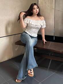 Dazy Plus Áo thun ngắn tay mùa hè dáng crop top cổ tròn buộc dây phía trước họa tiết hoa nhí nhỏ xinh - Màu be - Xem 4