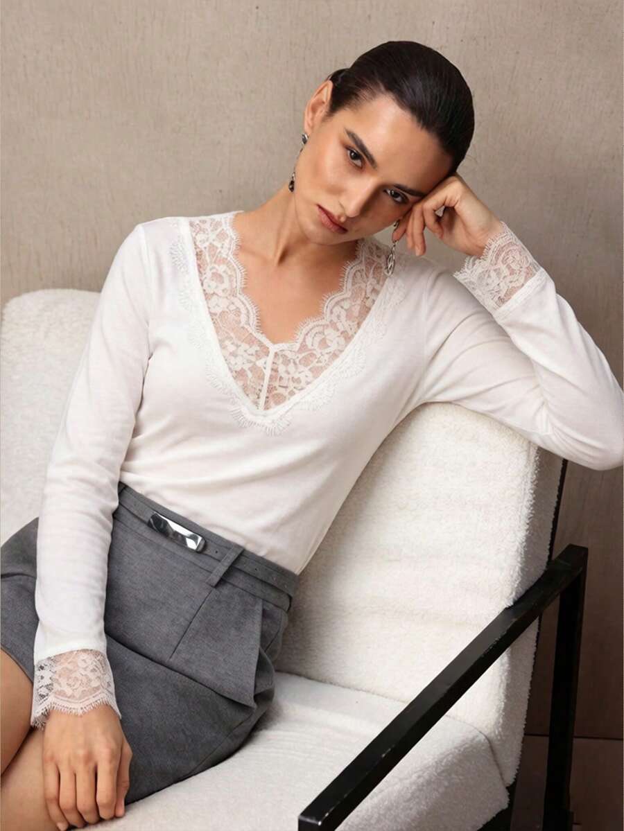 NOVVYNE Áo thun ôm dáng, thoải mái, viền ren, cổ chữ V, gợi cảm và thanh lịch, màu xanh navy. - trắng - Xem 1