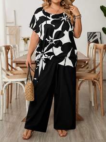 SHEIN CURVE+ Conjunto de 2 piezas de blusa de manga corta con cuello redondo y pantalones con estampado floral en contraste, talla grande, para verano - Multicolor - Ver 4