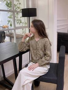 DAZY V-Neck Loose Lantern Sleeve Textured Pattern Tween Girls Blouse - Khaki - View 4