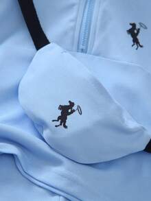 SHEIN 幼童男童 2件組淺藍色條紋 Polo 衫長褲套裝 黑馬圖案 - 霧霾藍 - 查看 3