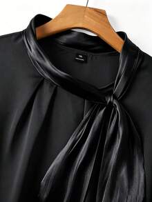 GlowEve CURVE Áo sơ mi satin thắt nơ cỡ lớn dành cho nữ, áo sơ mi voan trắng dáng rộng thanh lịch mùa hè mới dành cho nữ. - màu đen - Xem 4