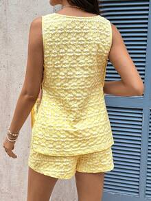 SHEIN MaterniWear Bộ 2 món dành cho bà bầu, gồm áo không tay thêu họa tiết tối giản và quần short cạp chun điều chỉnh được. - Màu vàng - Xem 2