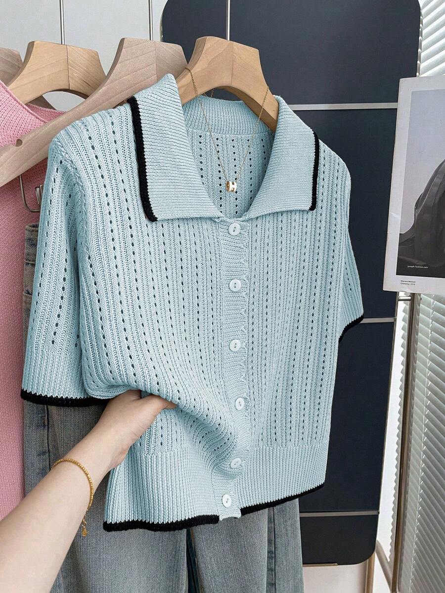 Franclia Cardigã feminino casual folgado com gola polo, manga curta, tricô vazado e detalhes contrastantes na cor damasco, ideal para primavera/verão. - Baby Azul - Ver 1