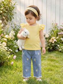 SHEIN Vintaside Kids 女嬰淡黃色夏季可愛荷葉袖上衣 & 雛菊刺繡毛邊牛仔褲套裝，寬鬆舒適度假外出穿搭 - 黃色 - 查看 6