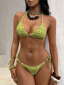SHEIN Swim Set de 2 piezas Parte superior corta con cuello de halter con cuentas y Bottom con tirantes laterales, traje de baño sexy para vacaciones - Verde - Ver 1