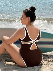 Swim SPRTY Traje de baño deportivo de una pieza de unicolor con espalda hueca para mujer de talla grande - Café integral - Ver 3