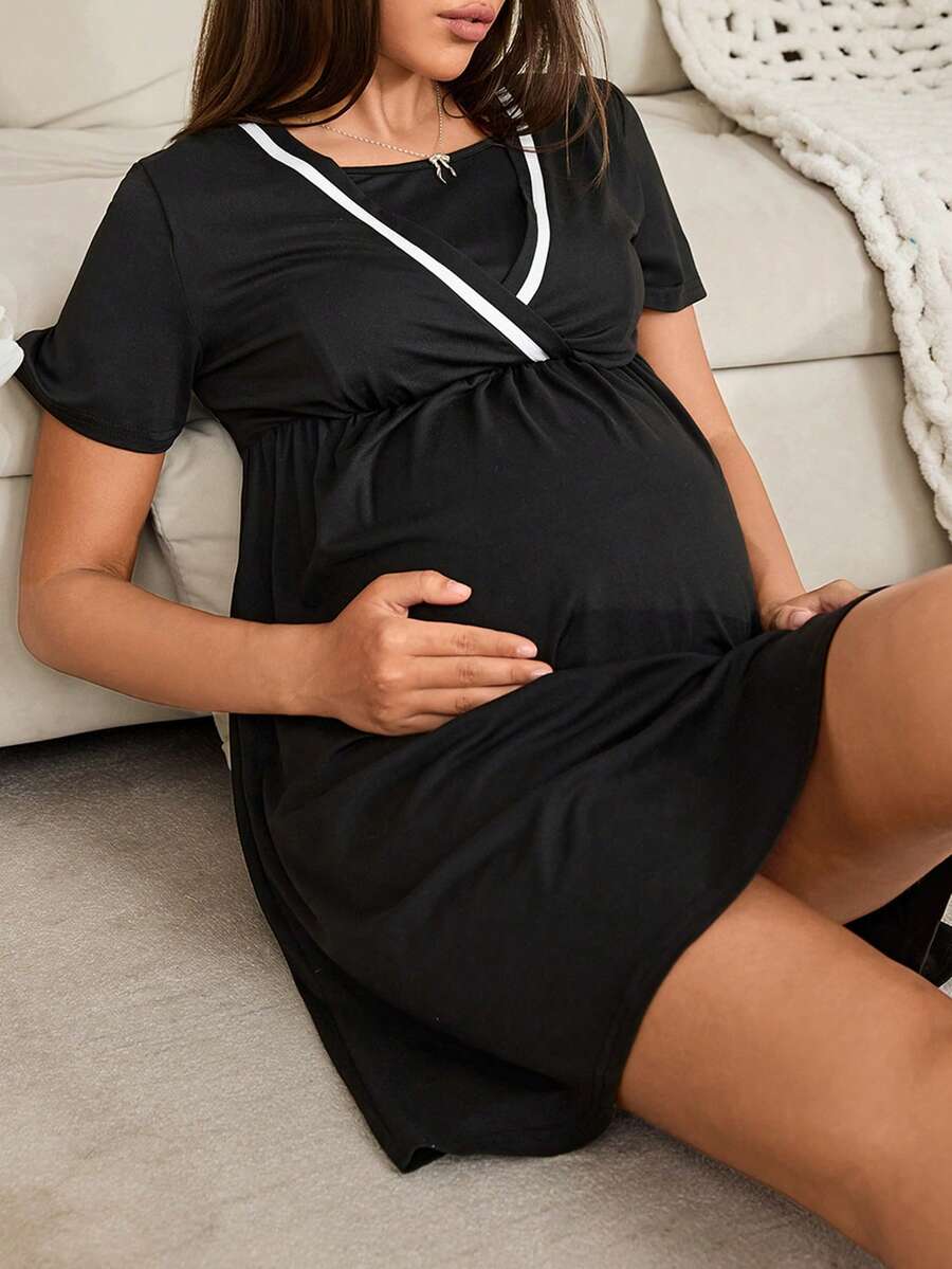 BloomMama 基本款休闲黑白撞色滚边V领短袖哺乳孕妇连衣裙家居服 - 黑色 - 查看 1