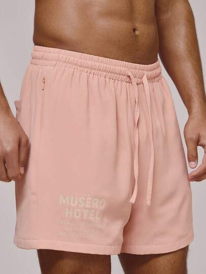  Pantaloncini da bagno con vestibilità regular, vita con coulisse elasticizzata, stampa grafica "MUSERO HOTEL", essenziali per vacanze estive, piscina e spiaggia