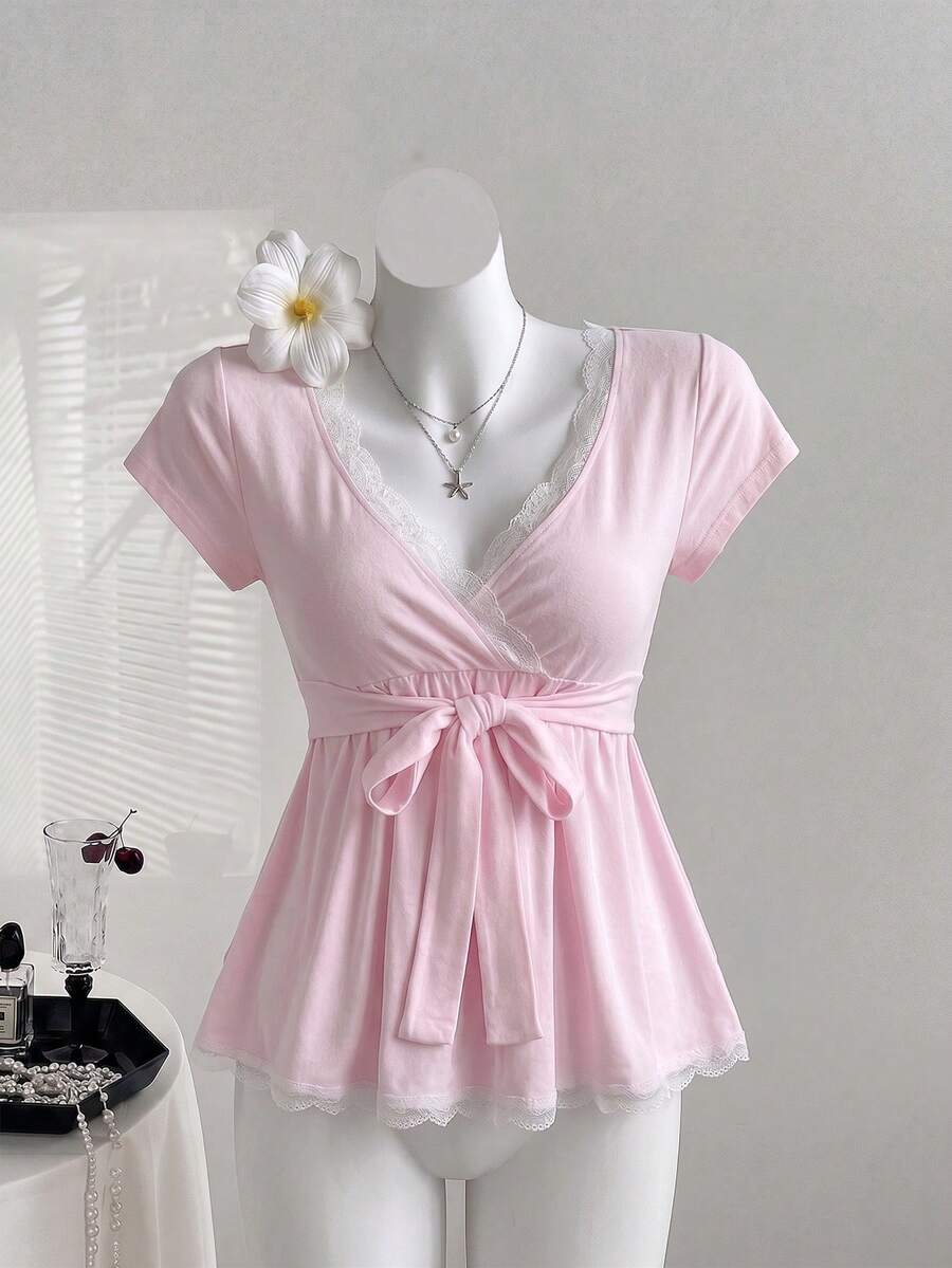 Flirla 女士春夏白色法式浪漫蕾丝拼接V领系带衬衫 女士上衣 粉色娃娃衫