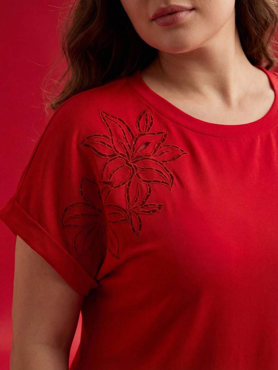 MOTF PREMIUM PLUS SIZE WOMEN'S HOLLOW-OUT EMBROIDERED BAT SLEEVE T-SHIRT, SPRING/SUMMER - Red - View 2