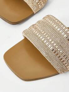 PREMIUM Sandalias planas de estilo diario, de ocio, vacaciones, con contraste de color, punta cuadrada, brillantes de color champán y con rhinestones - Champán - Ver 9