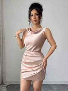 Franclia 收腰紧身迷你裙，无袖褶皱优雅缎面垂褶领上衣两件套，甜美火辣的夏日设计 - 杏色 - 查看 3