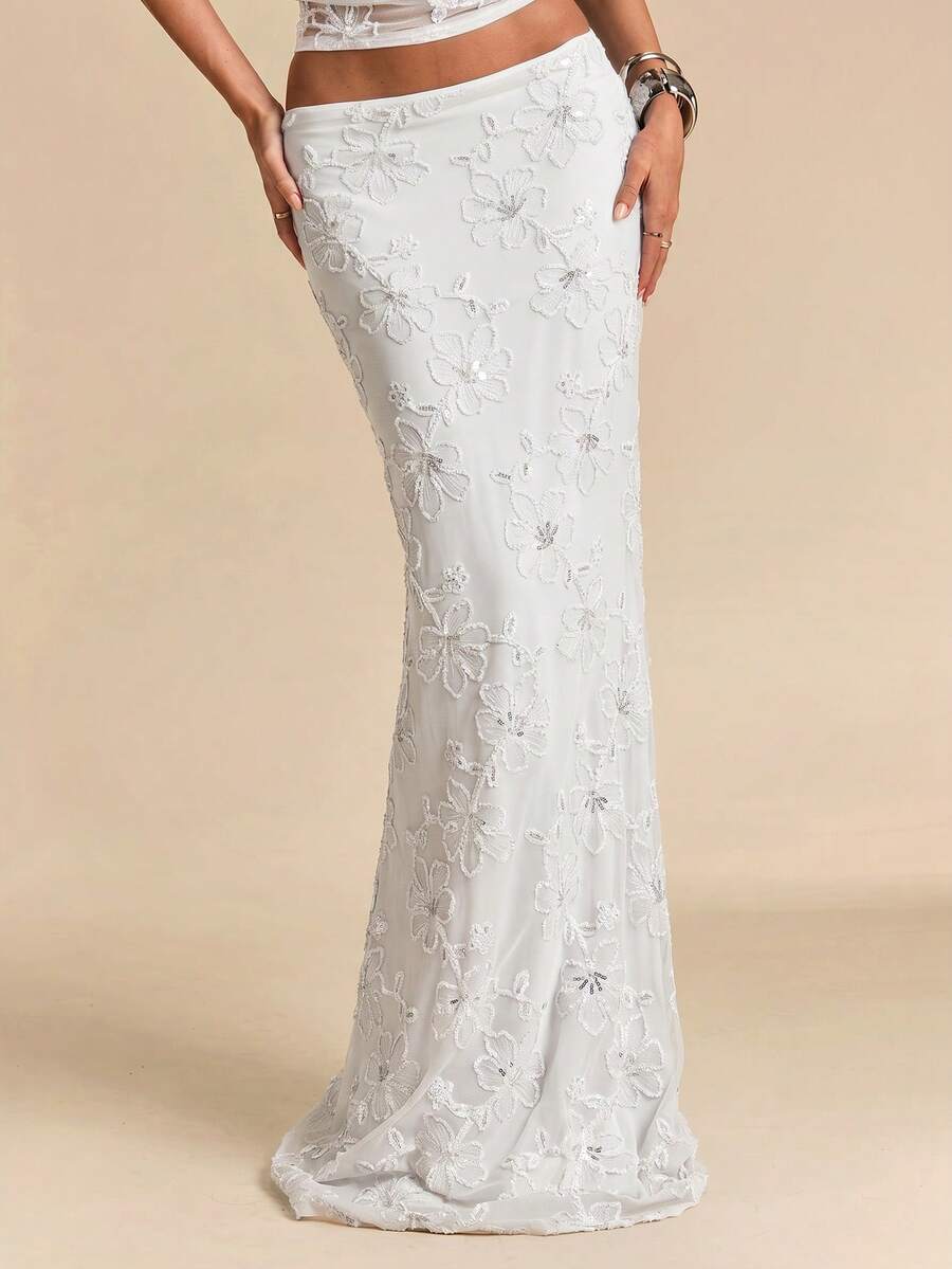 SHEIN BAE Falda de sirena de cintura baja bordada con cuentas y flores azules, falda azul, falda con cuentas, adecuada para vacaciones, citas, uso diario, eventos de boda - Blanco - Ver 1
