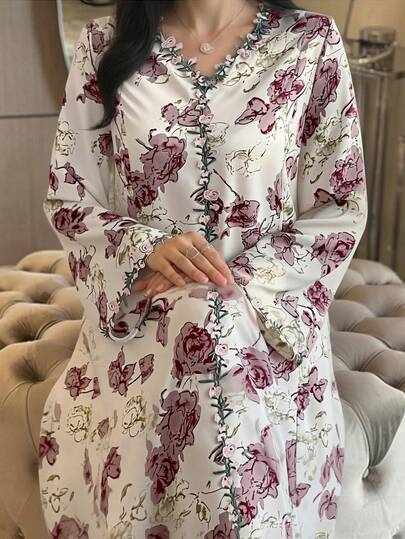 Yasmyna 新款法式V领刺绣荷叶边花卉褶皱纹理连衣裙