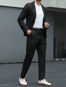 Manfinity Mode 这款现代修身西装套装包含翻领西装外套和九分裤，商务及休闲场合皆宜。男士黑色西装套装，男士休闲西装，修身男士黑色西裤，男士优雅正装。 - 黑色 - 查看 4