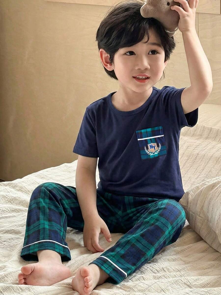 SHEIN Genkimix Kids 两件套男童时尚可爱文字格子图案短袖上衣和格子裤休闲家居服套装 - 藏蓝色 - 查看 1