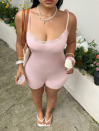 SHEIN EZwear Bộ jumpsuit hai dây gợi cảm tối giản màu trơn phối ren dành cho nữ cỡ lớn