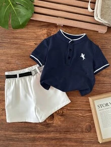 2件套男婴舒适休闲百搭日常时尚简约学院风红色立领短袖T恤、Polo衫、针织衫、白色短裤、长裤和腰带多件套，适合春夏季室内外、日常生活、运动、玩耍、派对、拍照、度假、节日、婚礼、满月庆典、洗礼、一周岁生日庆典、婴儿派对等场合。 - 彩色 - 查看 5