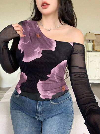 Modelyn Camiseta de talla grande con contraste de malla negra sólida y estampado asimétrico fruncido