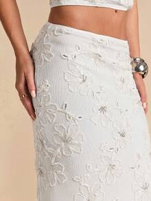 SHEIN BAE Falda de sirena de cintura baja bordada con cuentas y flores azules, falda azul, falda con cuentas, adecuada para vacaciones, citas, uso diario, eventos de boda - Blanco - Ver 7