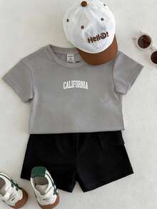 SHEIN Playful Pals 2件組 幼童男嬰休閒灰色夏季海灘套裝 英文字圖案圓領短袖T恤&鬆緊腰短褲 嬰兒男童服裝 6M-3T - 深灰色 - 查看 4