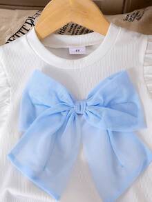 SHEIN Playful Pals 女童休闲甜美圆领短袖修身短款T恤和松紧腰短裤套装，饰有3D蝴蝶结 - 藍色 - 查看 5