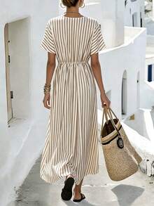 Wandoria Robe longue d'été pour femmes, nouvelle, abricot, rayée, patchwork, col en V, manches courtes, taille avec torsion élastique froncée, style évasé. Robe de plage vintage minimaliste, polyvalente et élégante. - Nude - Voir 2