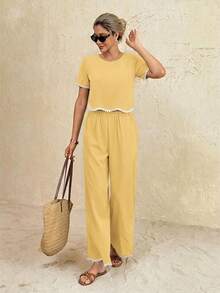 SHEIN Frenchy Bộ đồ du lịch 2 món dành cho nữ: áo và quần ngắn tay cổ tròn. - Màu vàng - Xem 3