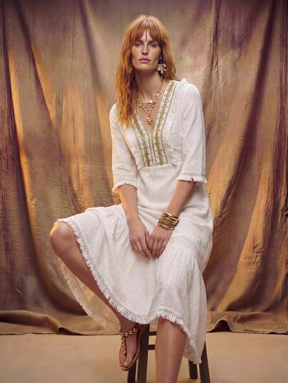 Fembélia 2026 波西米亚度假风 V 领白色流苏中长连衣裙